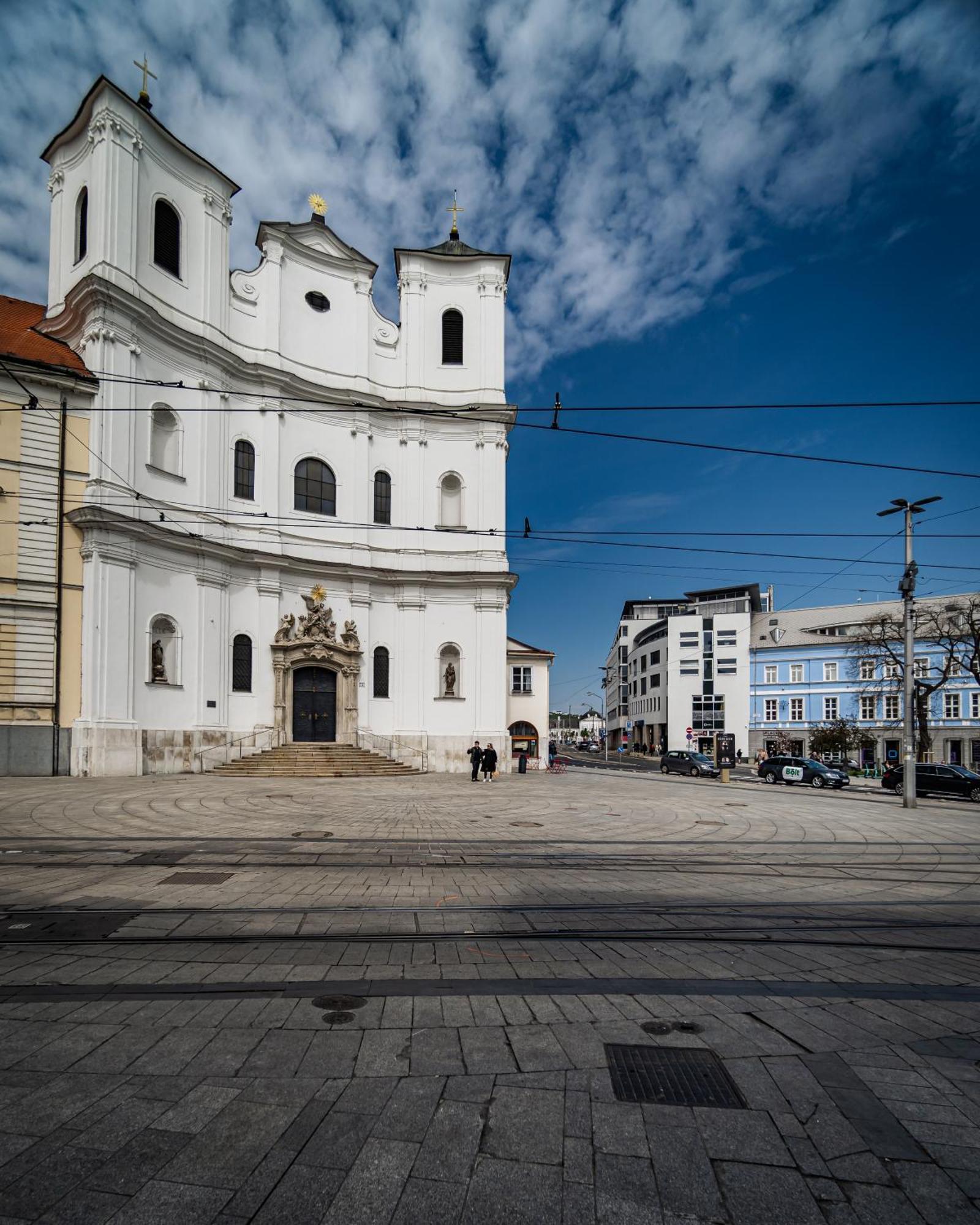 Luxurious And Royal Apartment In The Old Town Братислава Екстер'єр фото