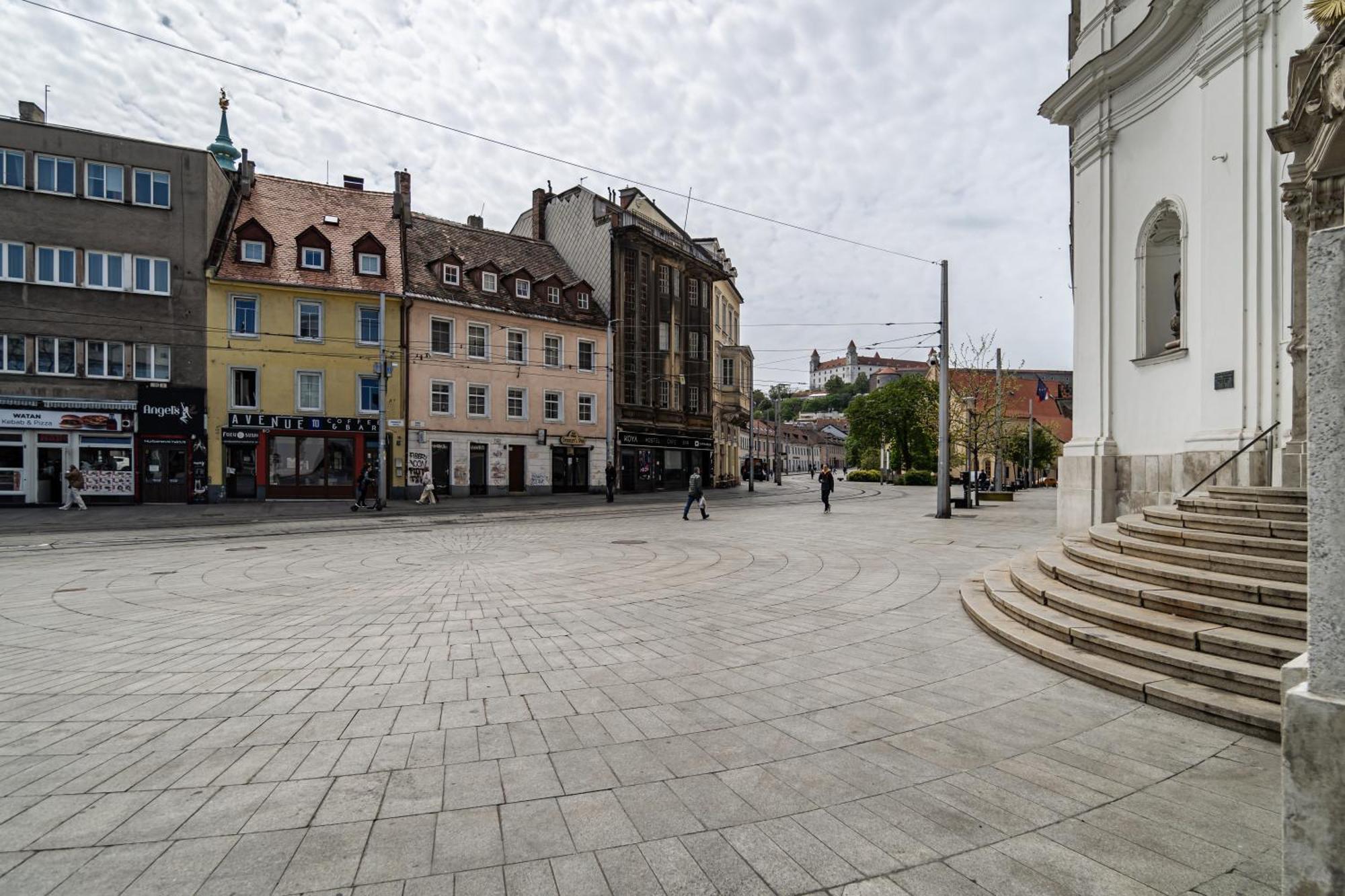 Luxurious And Royal Apartment In The Old Town Братислава Екстер'єр фото