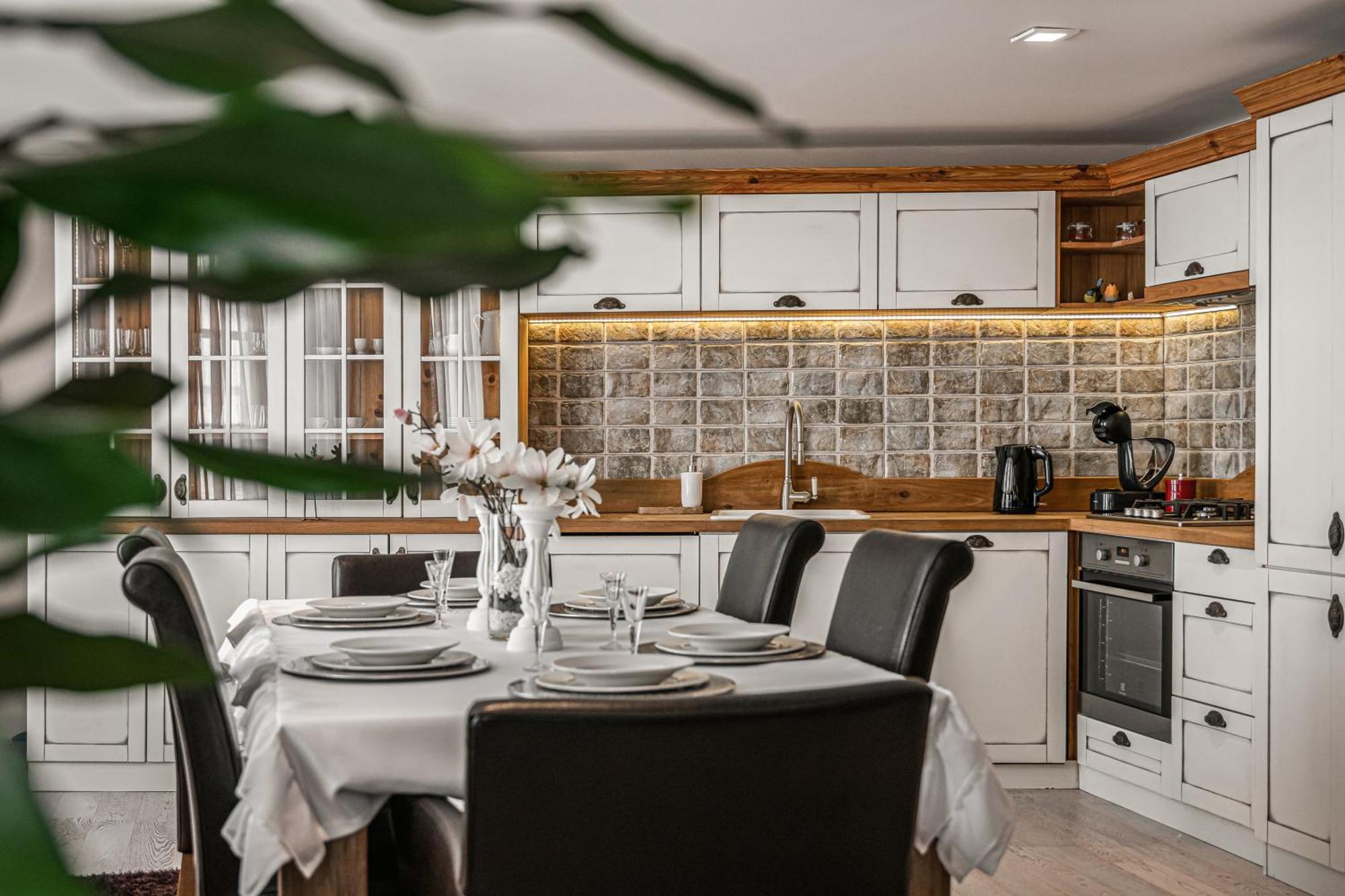 Luxurious And Royal Apartment In The Old Town Братислава Екстер'єр фото