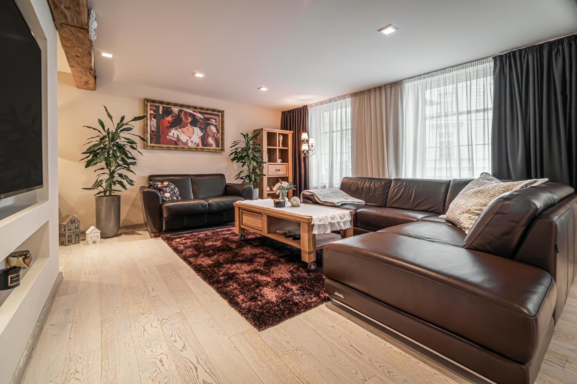 Luxurious And Royal Apartment In The Old Town Братислава Екстер'єр фото